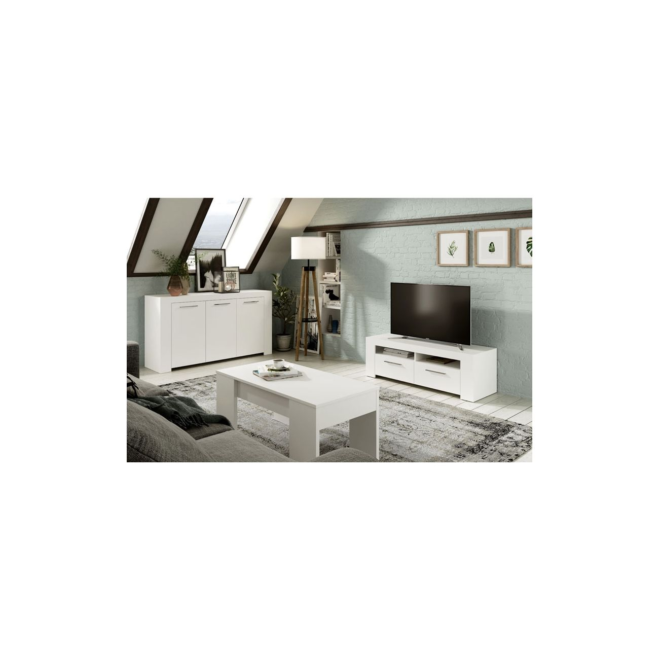 Sala de estar moderna con muebles blancos, sofá, mesa de centro, TV y alfombra.