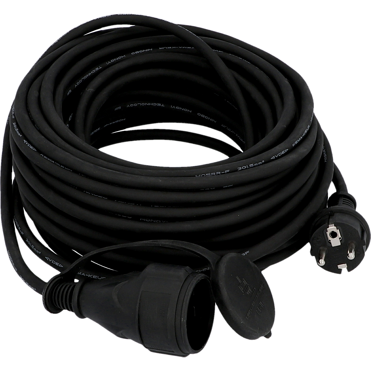 Schwarzes Verlängerungskabel mit einem Stecker und einer Buchse, aufgewickelt.