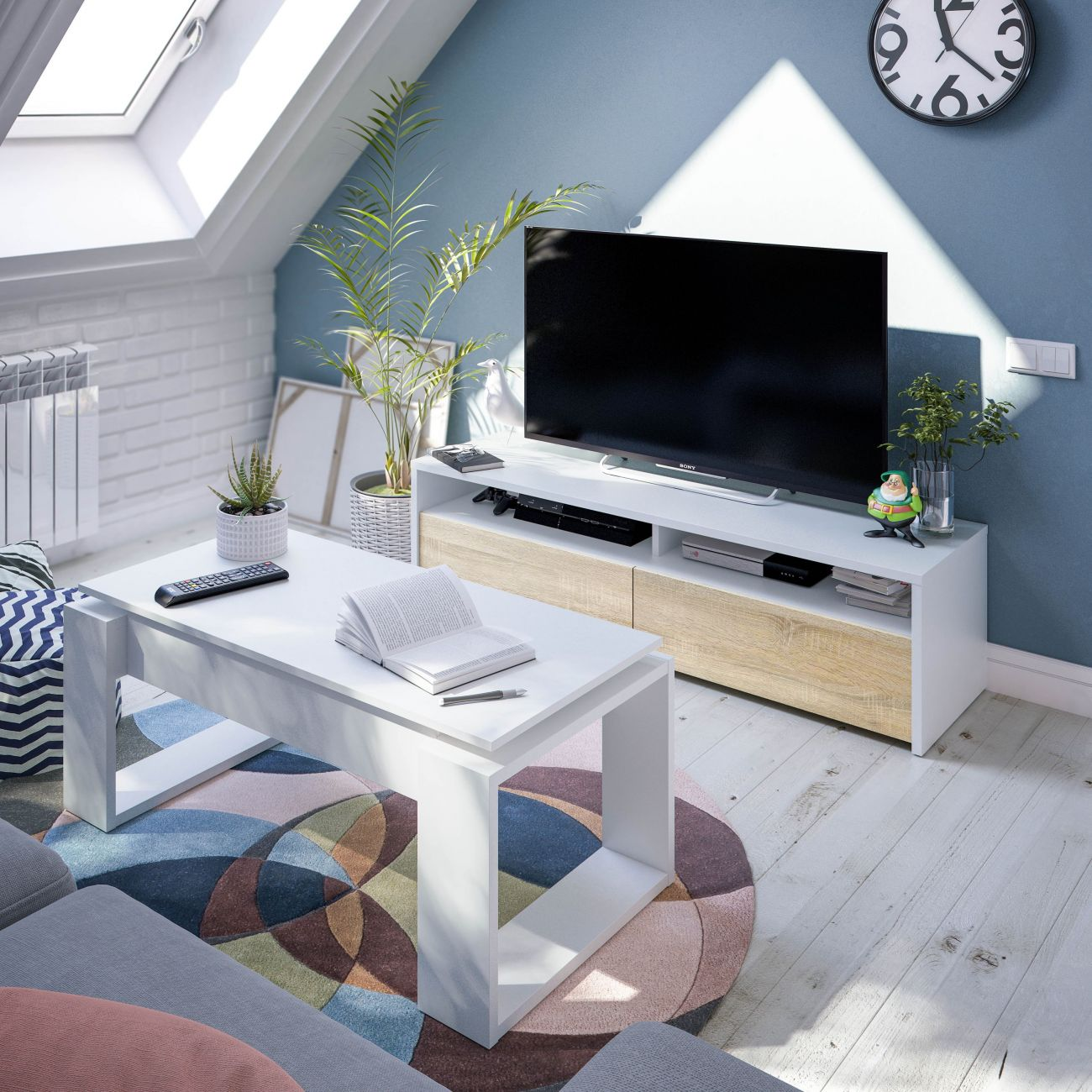 Sala de estar moderna con TV, mesa de centro, sofá y tragaluz. Paredes azules, suelo blanco.