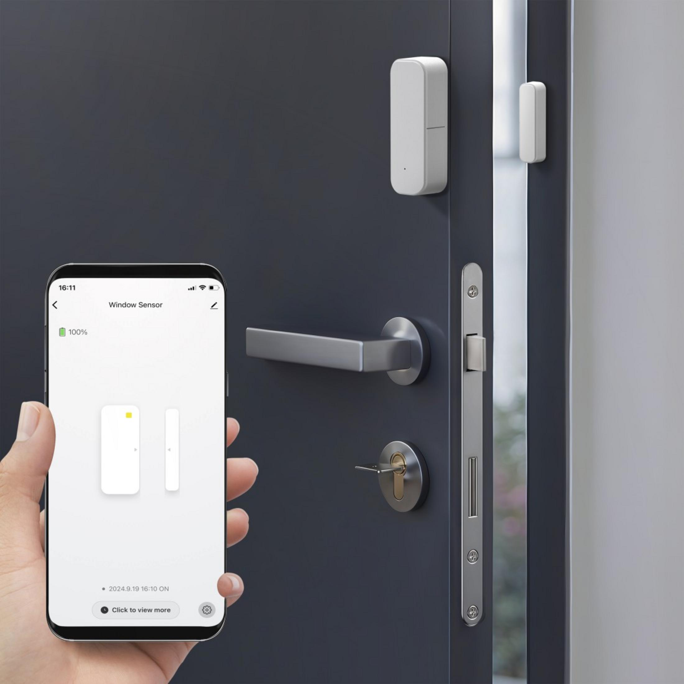 Smartfon wyświetla czujnik okna, a dwa czujniki są zamontowane na drzwiach.