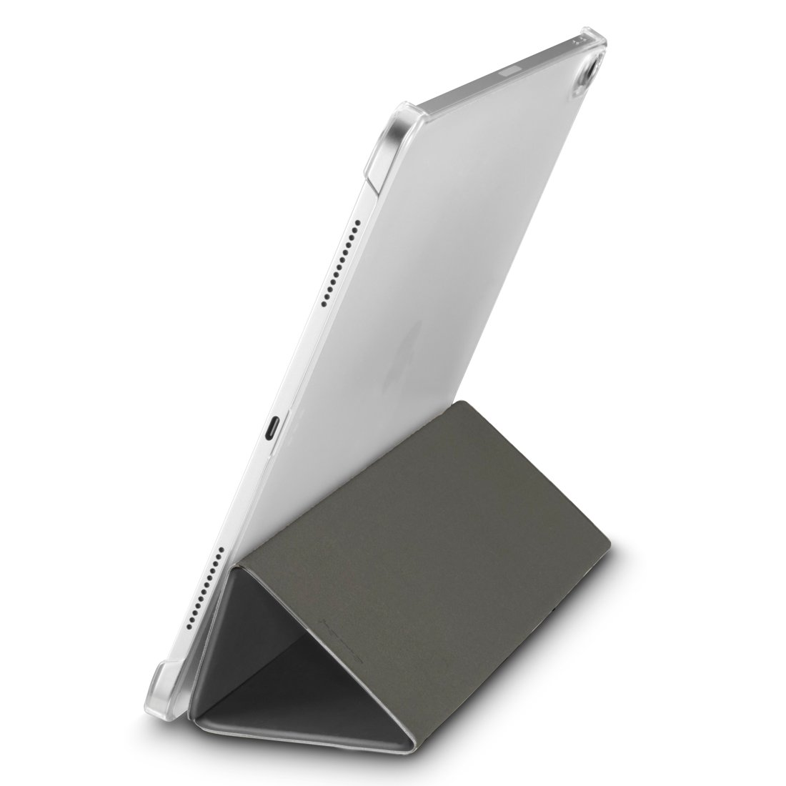 Srebrny tablet w przezroczystym etui stoi na szarej podstawce.