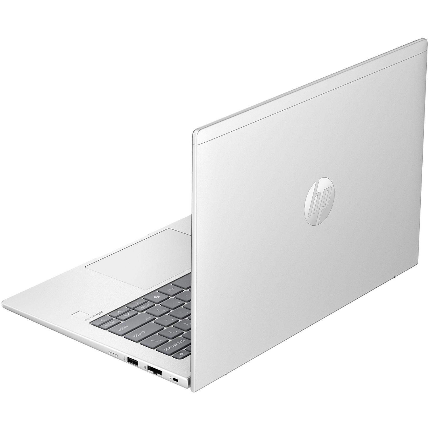 Un laptop HP argentato è mostrato da una vista posteriore a tre quarti, aperto con tastiera visibile.