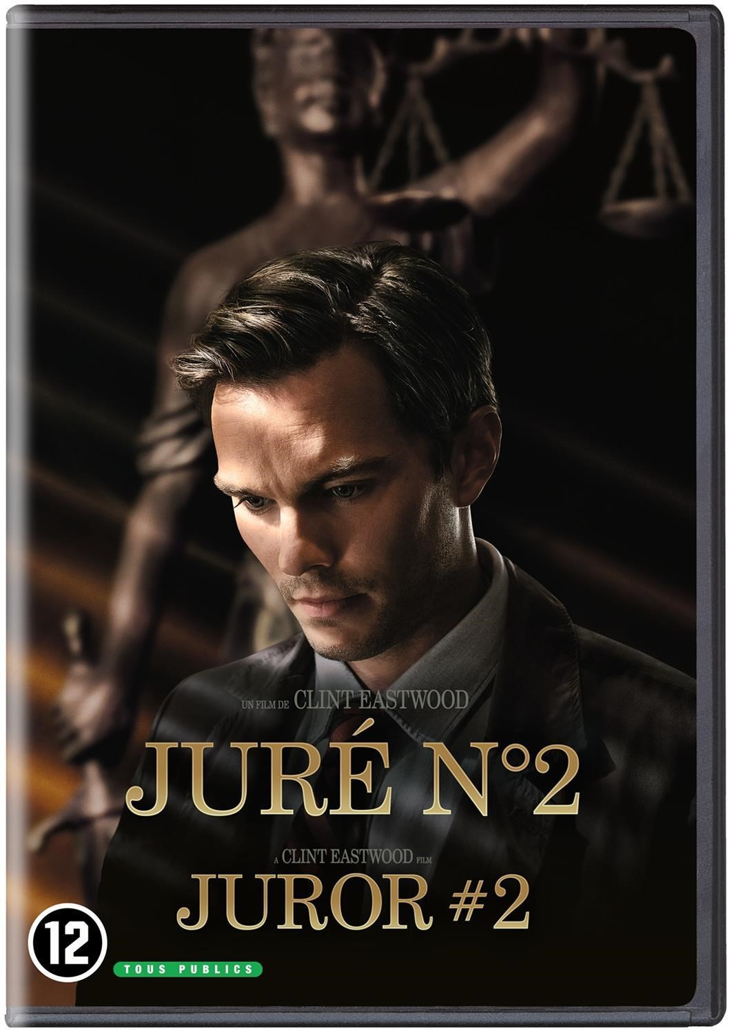 Man kijkt naar beneden, weegschaal van gerechtigheid op achtergrond, filmtitel Juror #2.
