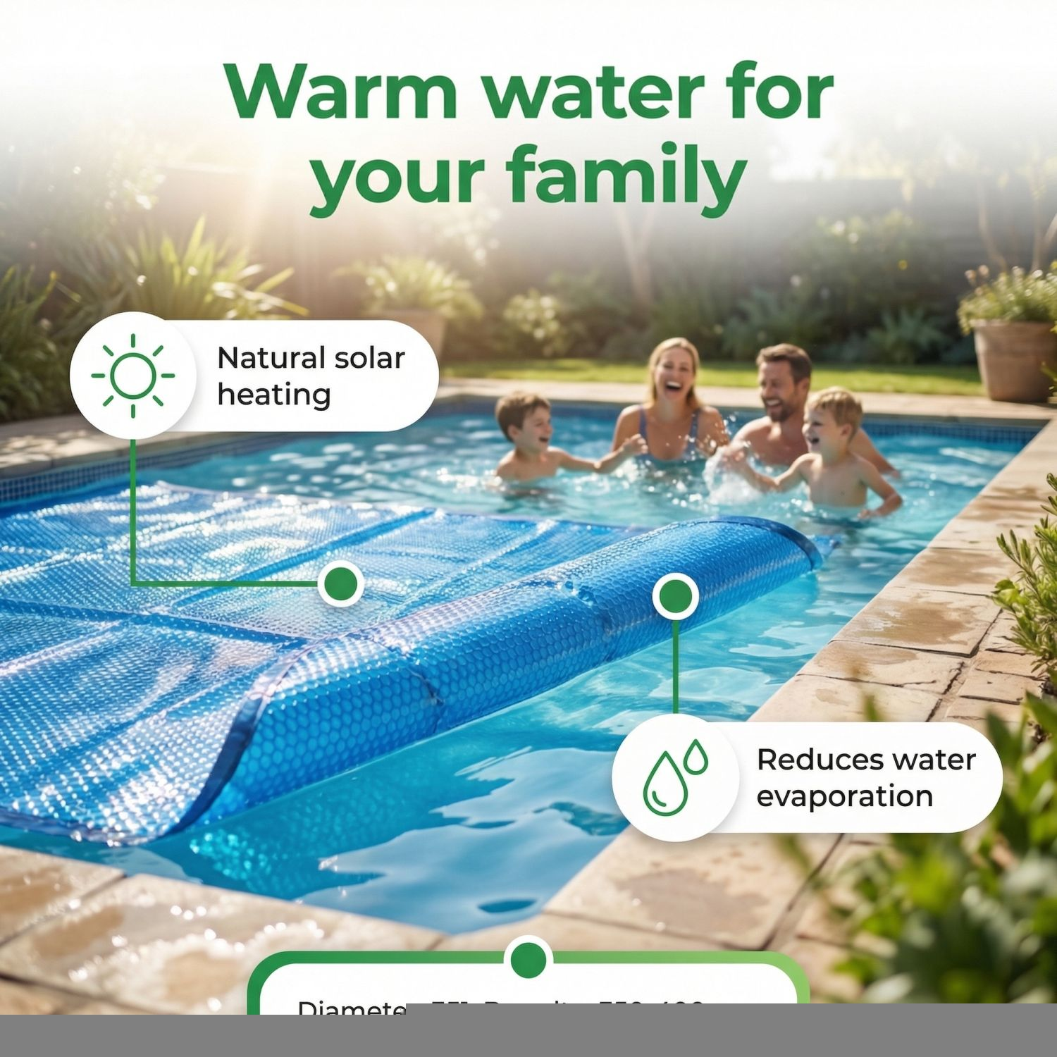 Familie in zwembad met solarcover die verdamping vermindert en verwarmt.
