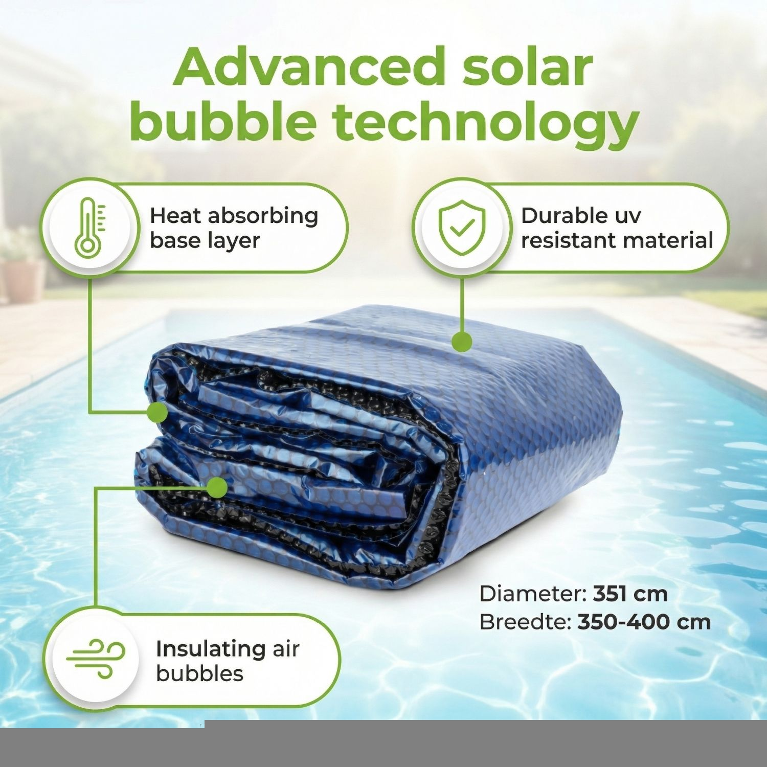 Een blauwe solar zwembadafdekking met luchtbellen ligt op het water.
