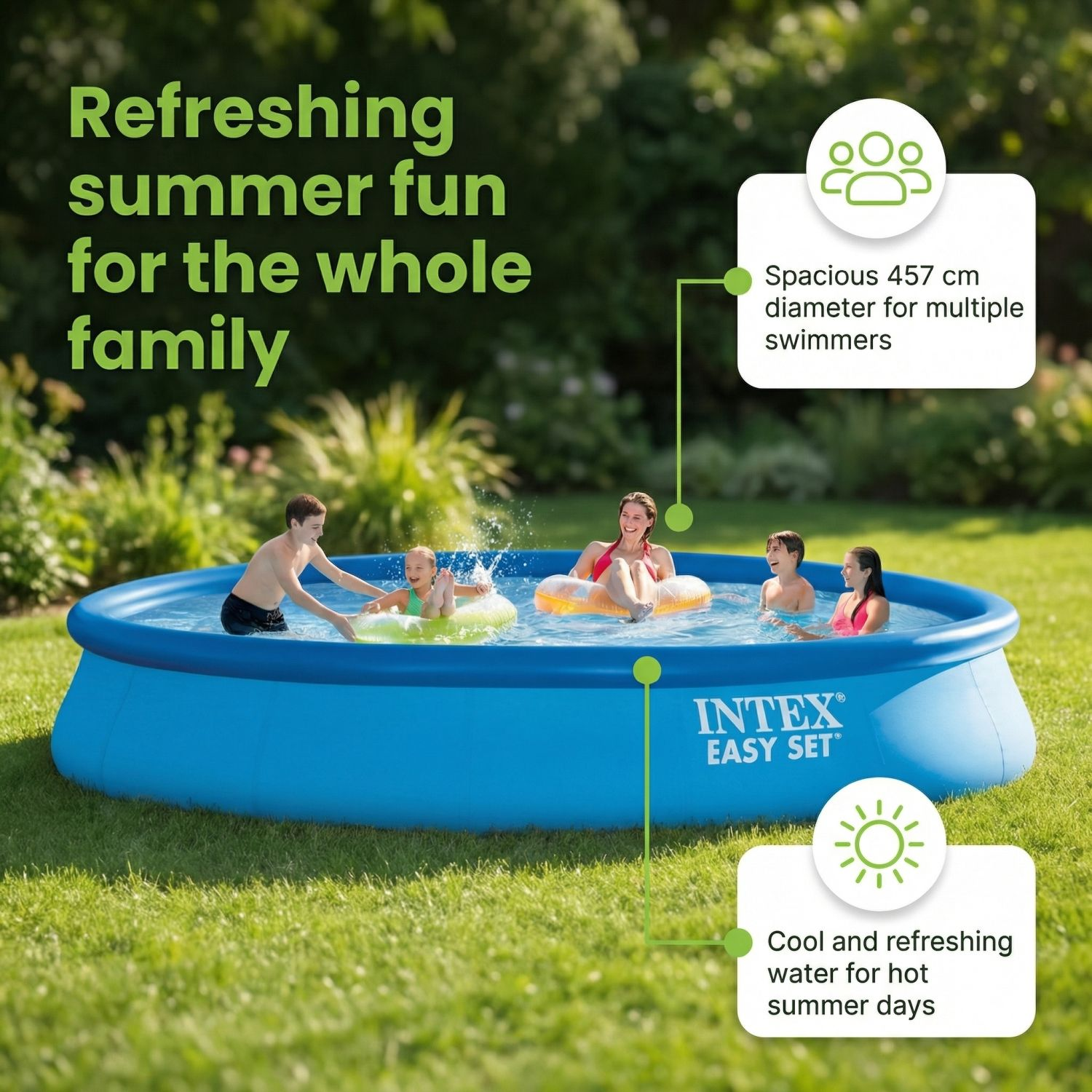 Familie geniet van een opblaasbaar zwembad in de achtertuin op een zomerdag.