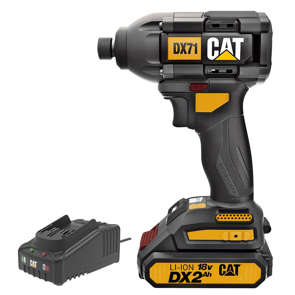 Sarı vurgulu siyah CAT DX71 darbeli vidalama ve şarj cihazı.