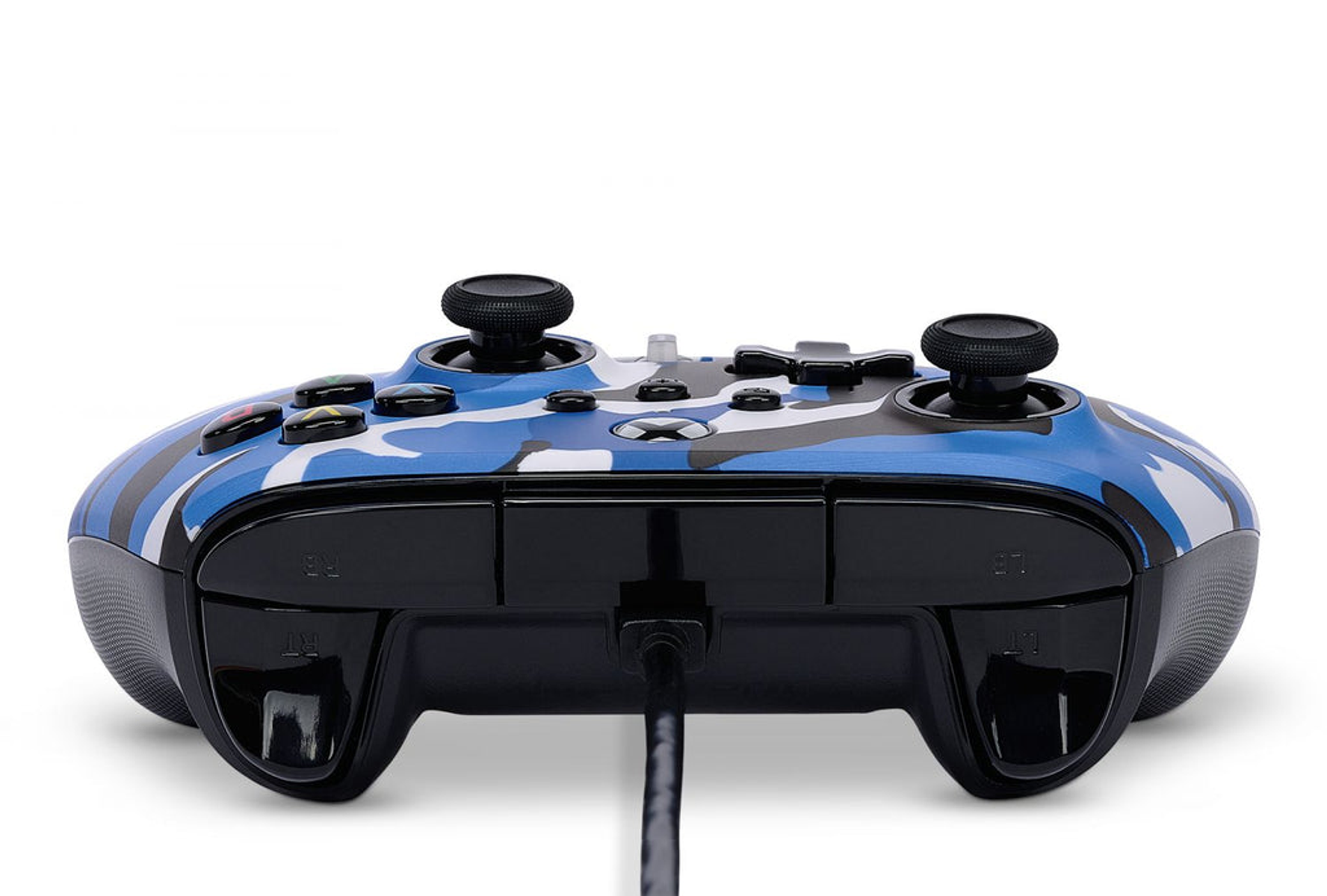 Niebieski kontroler w kamuflażu z dwoma joystickami i kablem.