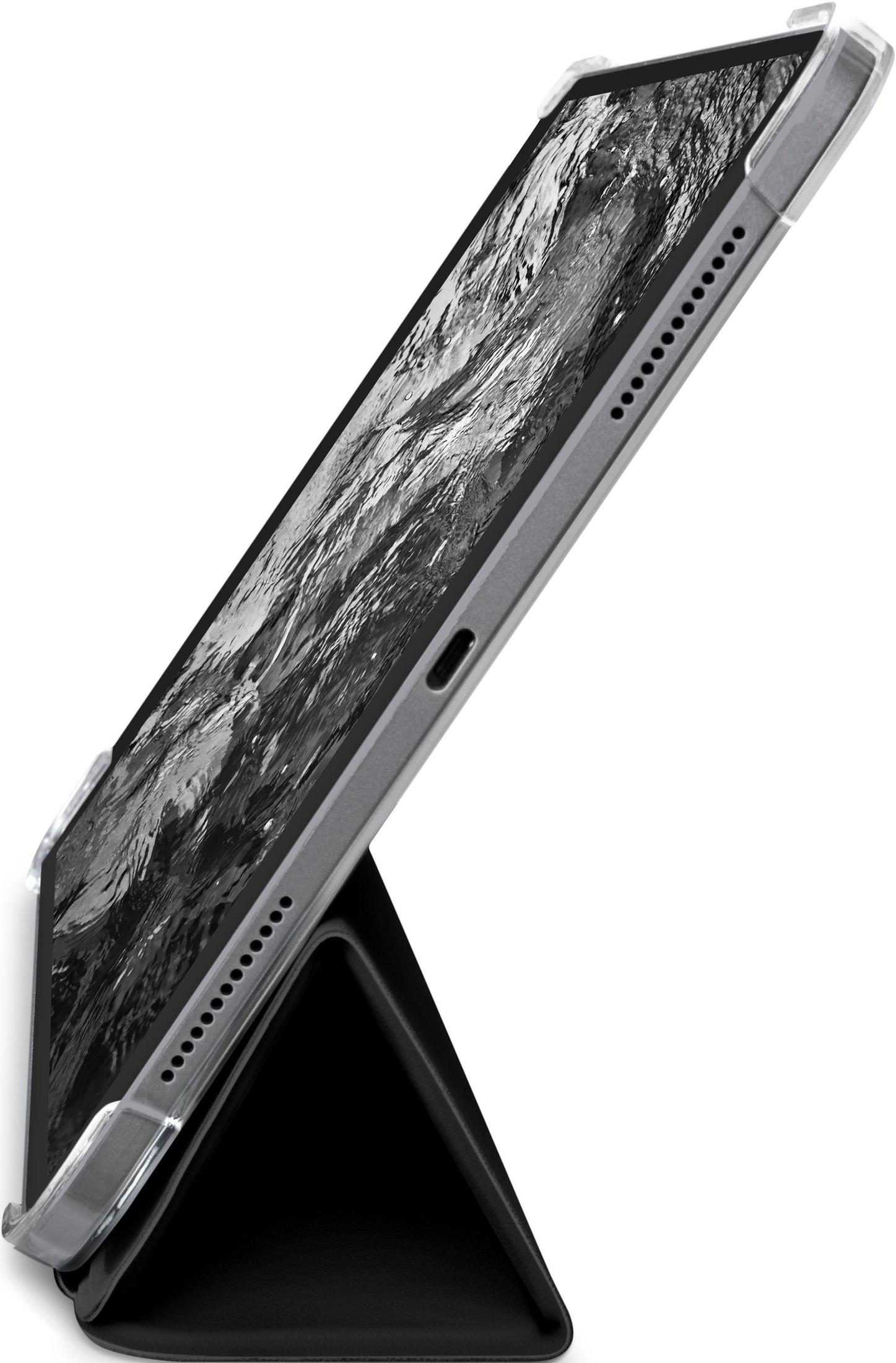 Tablet w przezroczystym etui z czarną okładką stojącą.