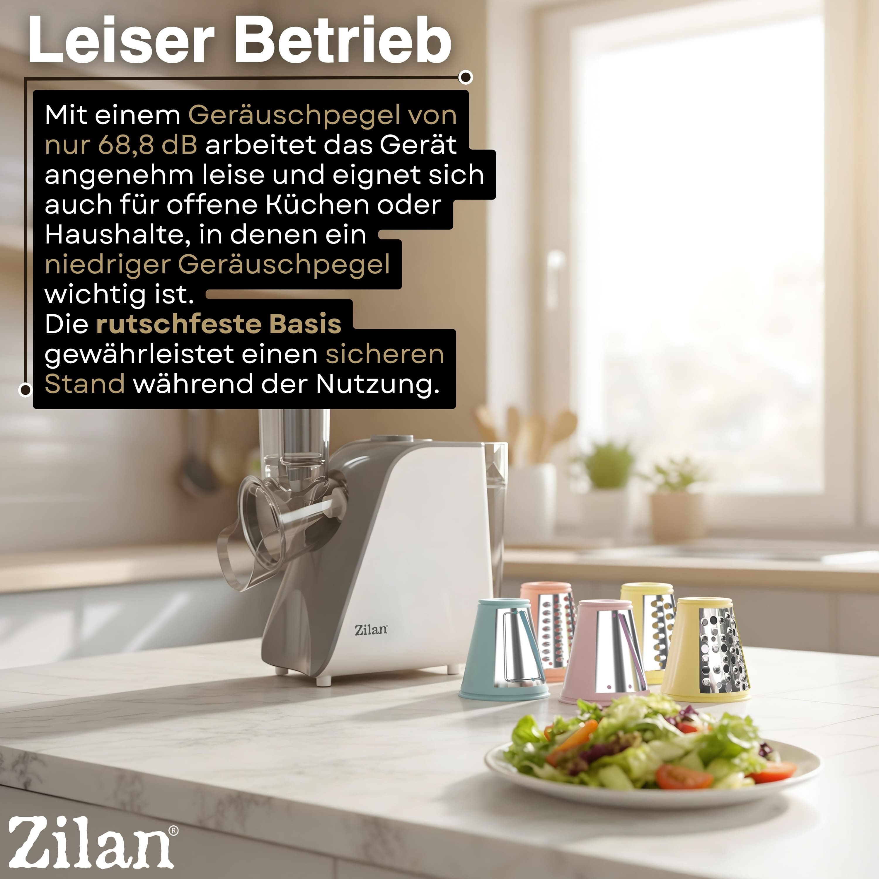 Ein weiß-grauer Zilan Food Processor steht auf einer Marmorarbeitsplatte neben bunten Aufsätzen und einem Salat.