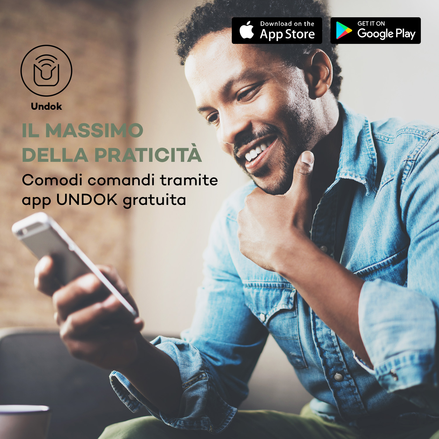 Mann mit Smartphone und App-Logos. Der Text ist auf Italienisch.