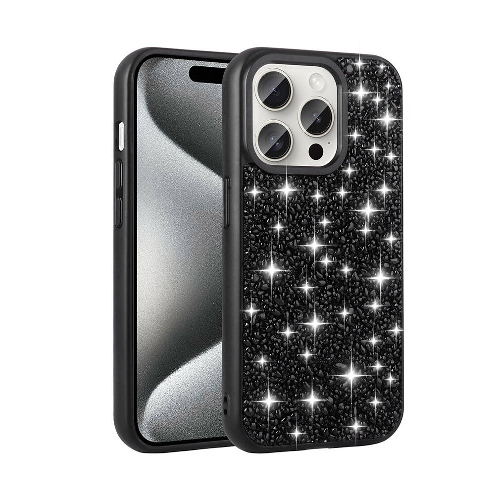 Üçlü kameraya sahip, parlak taşlarla süslü siyah iPhone.