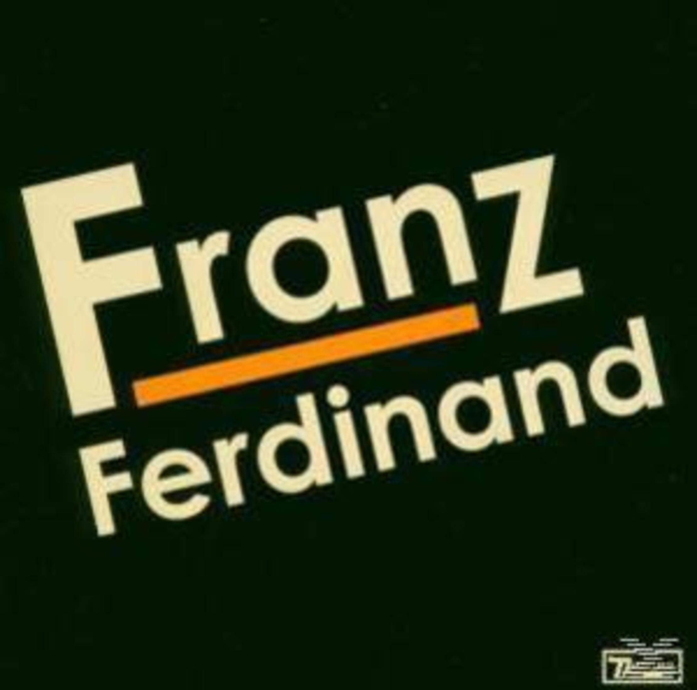 Witte tekst 'Franz Ferdinand' op donkergroene achtergrond. Oranje lijn onder 'Franz'.