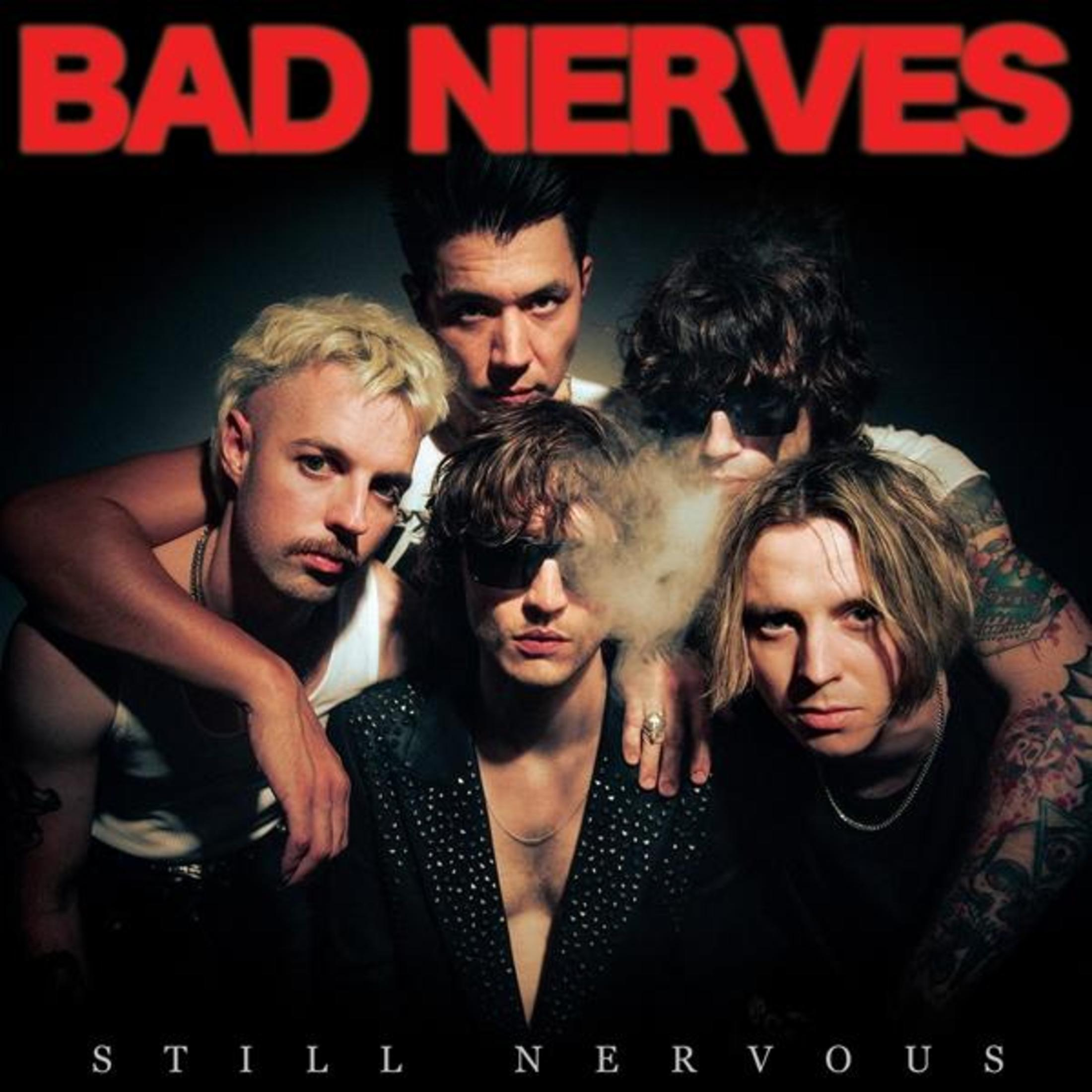 Vijf mannen poseren, bandlogo "BAD NERVES" bovenaan, "STILL NERVOUS" onderaan.
