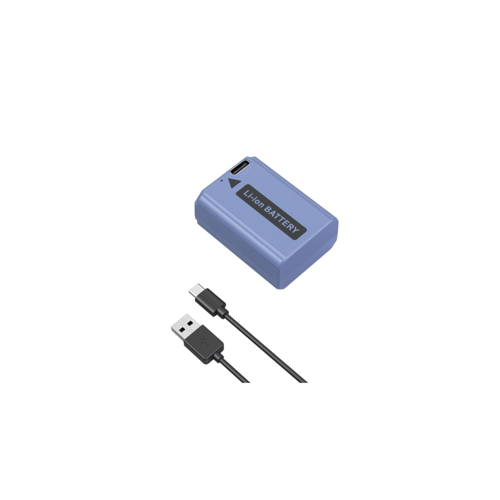 Eine blaue Li-Ion-Batterie mit USB-C- und USB-A-Kabel auf weißem Hintergrund.