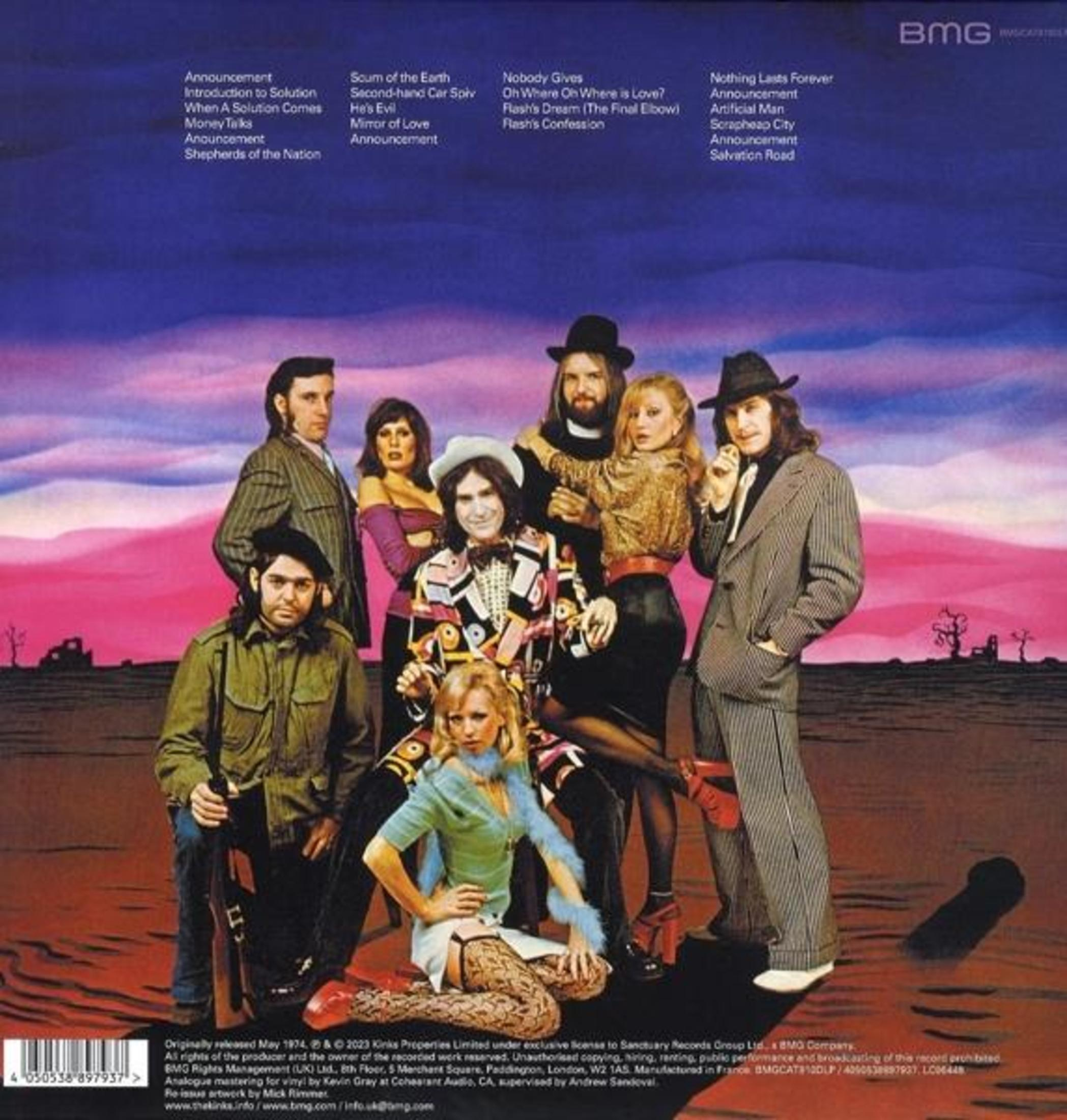 Band poseert voor paars-roze lucht. Lijst met songtitels erboven.