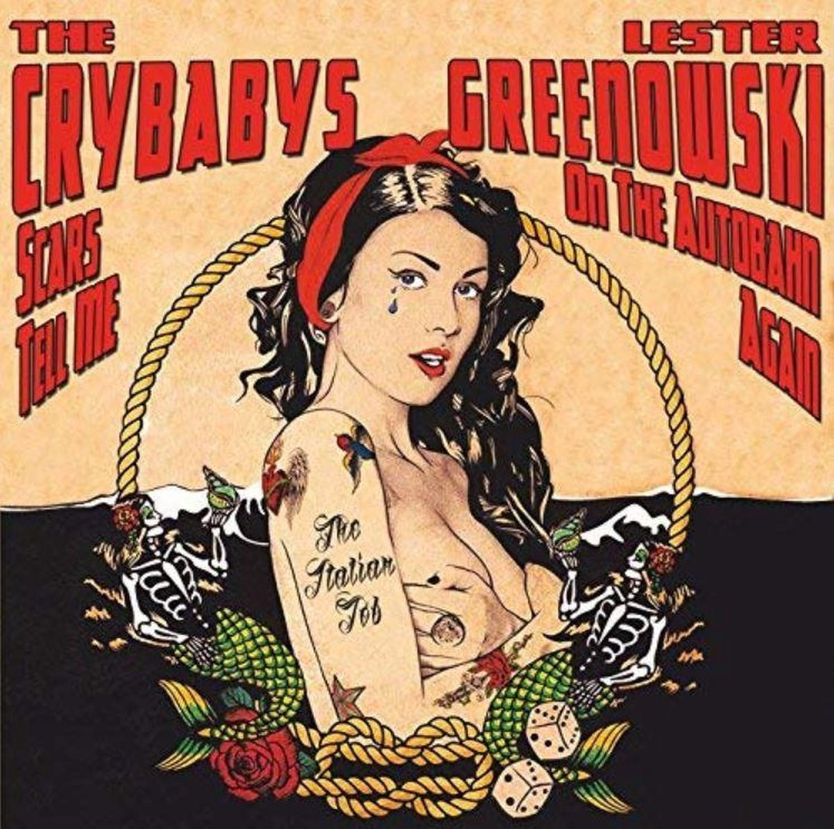 Pin-up vrouw met tatoeages, zeemanskoord, schedels en dobbelstenen.