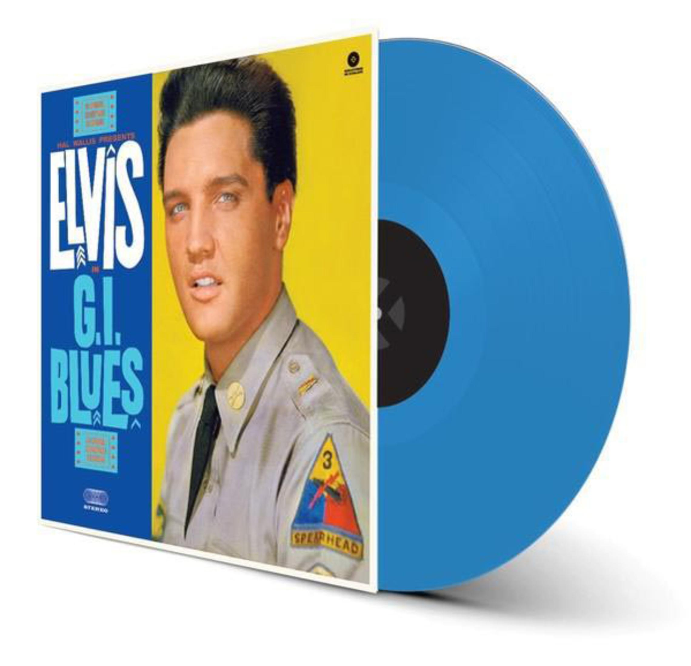 Elvis Presley op de "G.I. Blues" albumhoes, naast een blauwe vinylplaat.