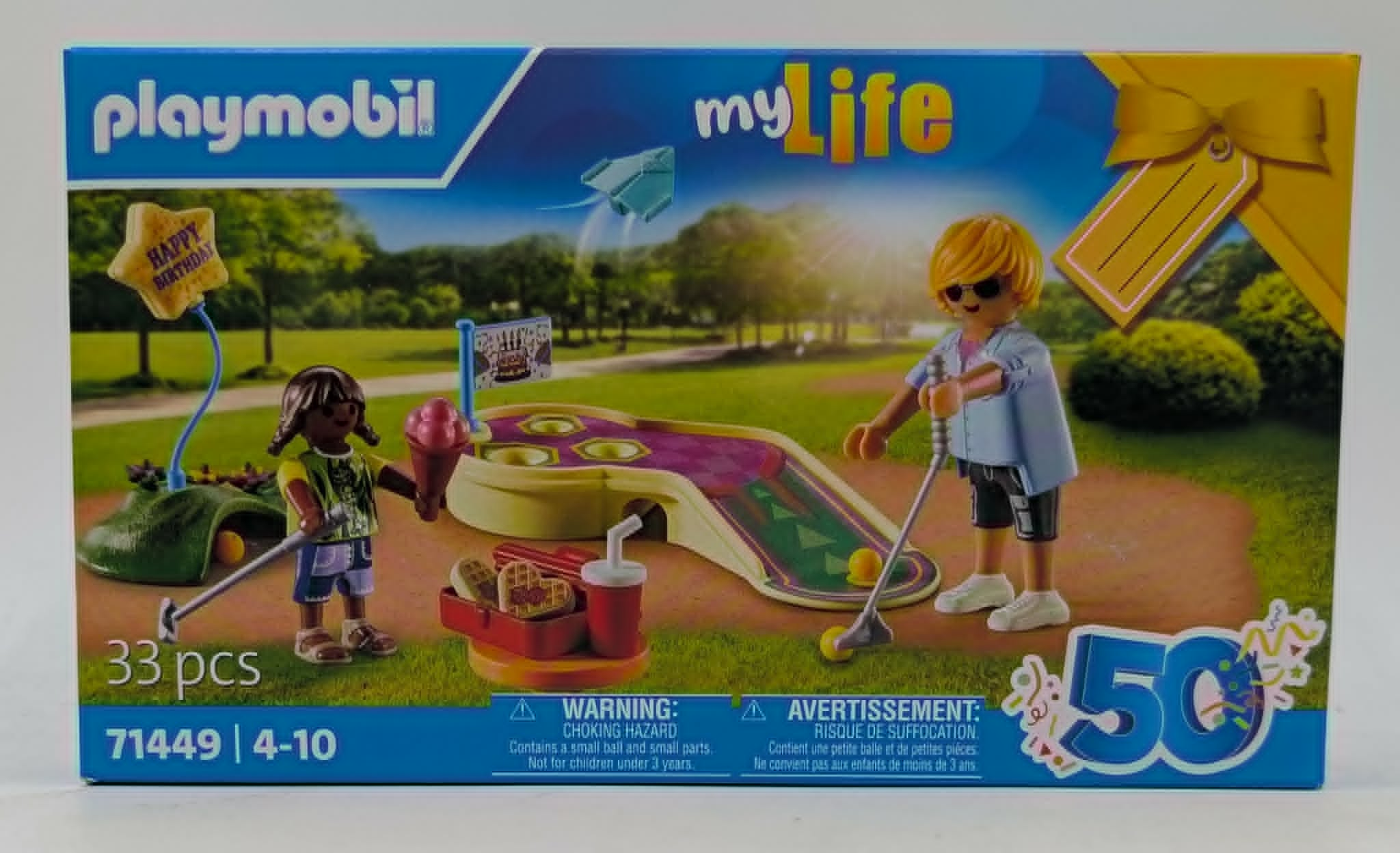 Playmobil-Set mit zwei Figuren, die Minigolf spielen, mit Eis und Snacks.