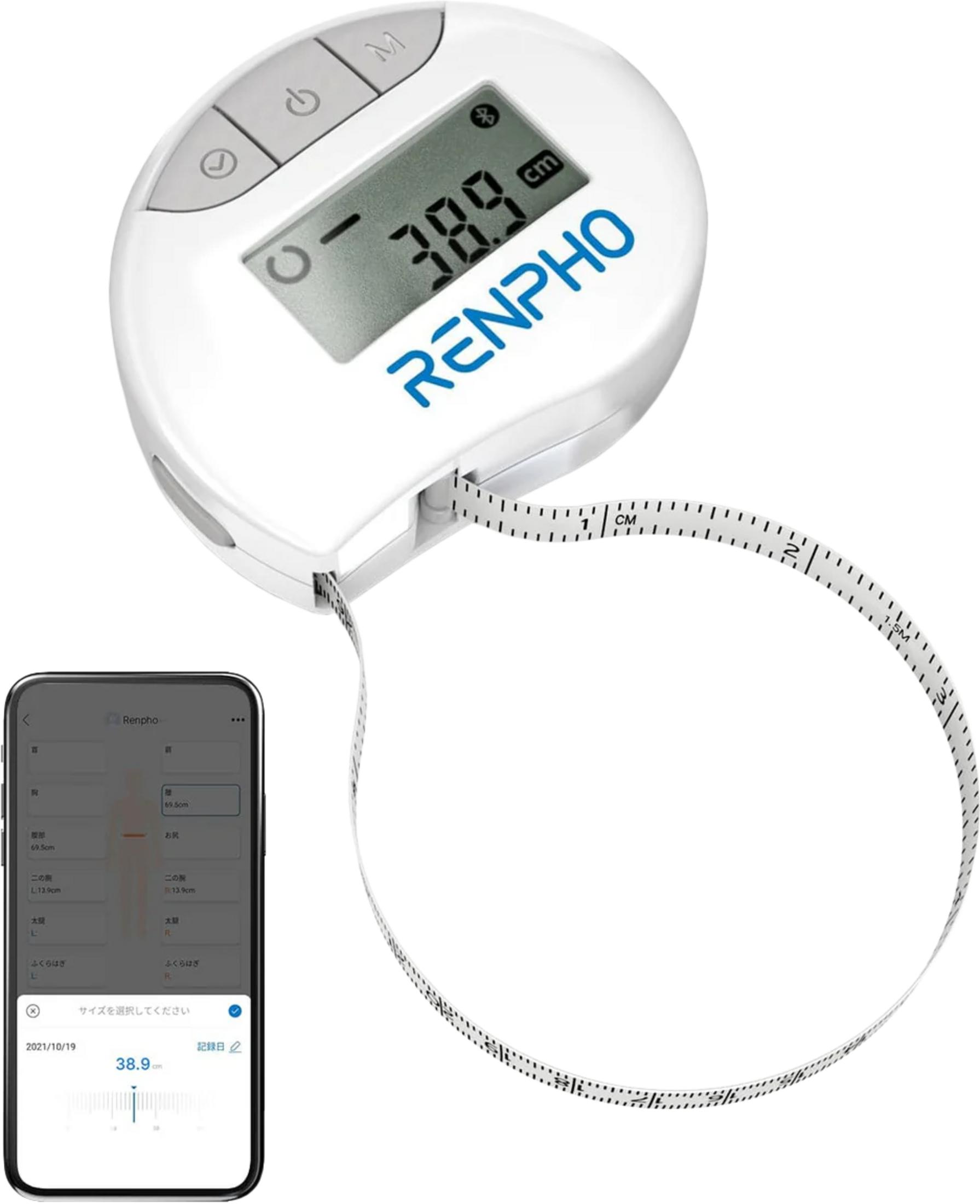 Una cinta métrica Renpho blanca con pantalla digital de 38,9 cm y un smartphone.
