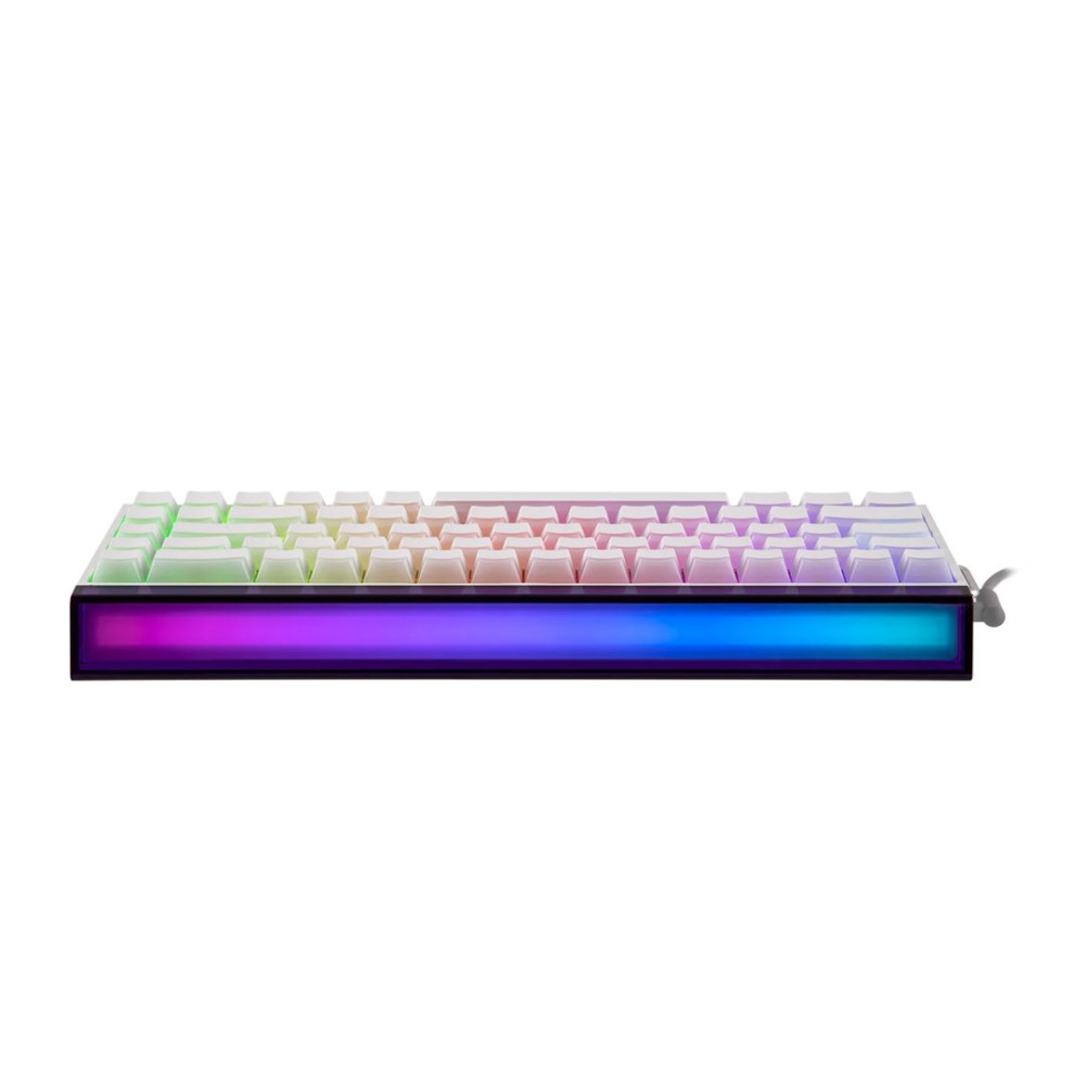 Kompaktowa klawiatura z podświetleniem RGB świeci w wielu kolorach.