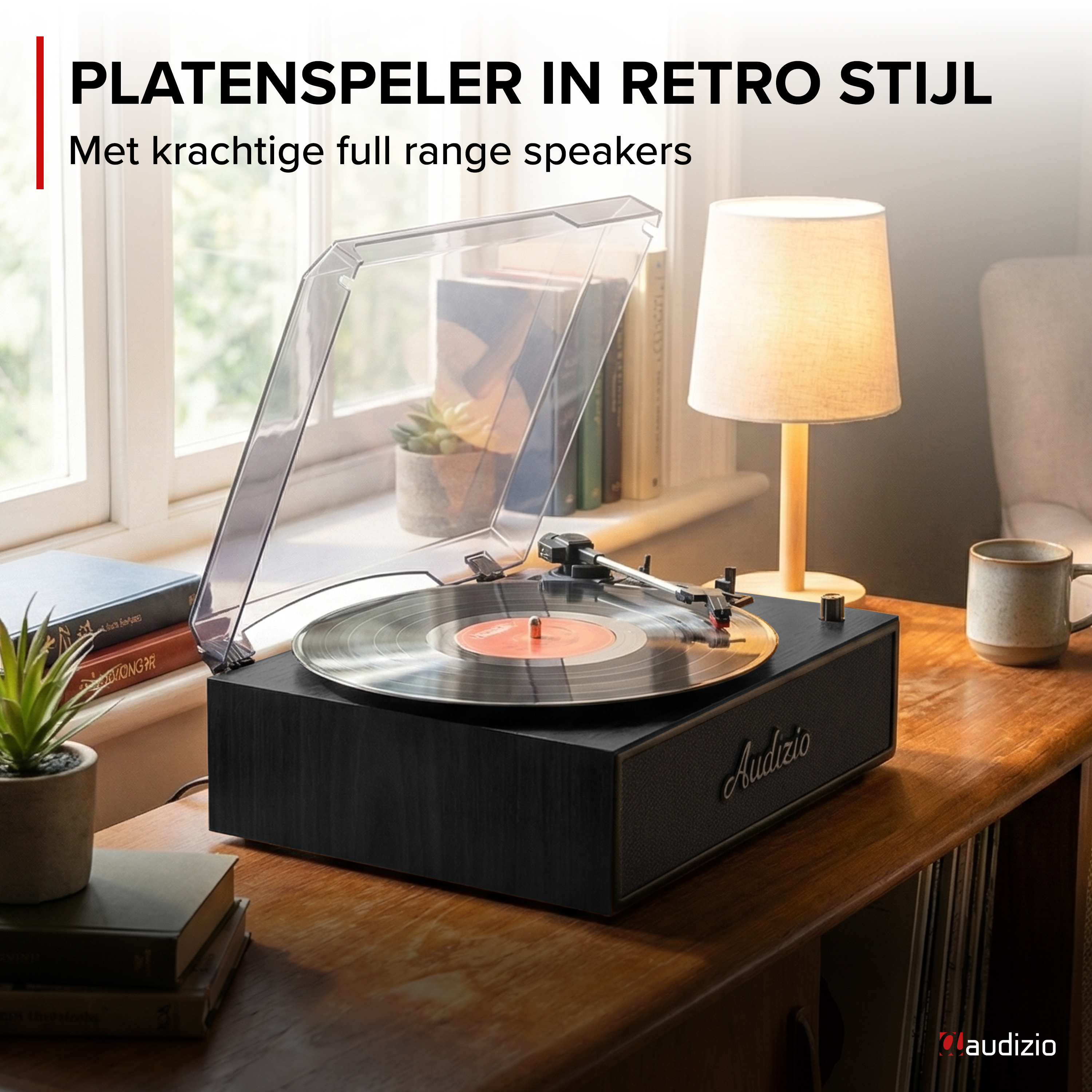 Tocadiscos negro con vinilo y tapa brillante sobre mesa de madera.