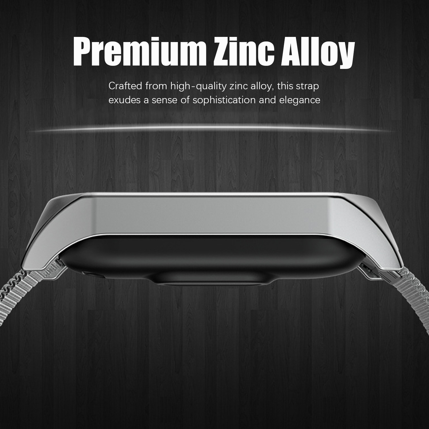 Detailaufnahme einer silbernen Smartwatch mit Mesh-Armband vor dunklem Holzhintergrund.