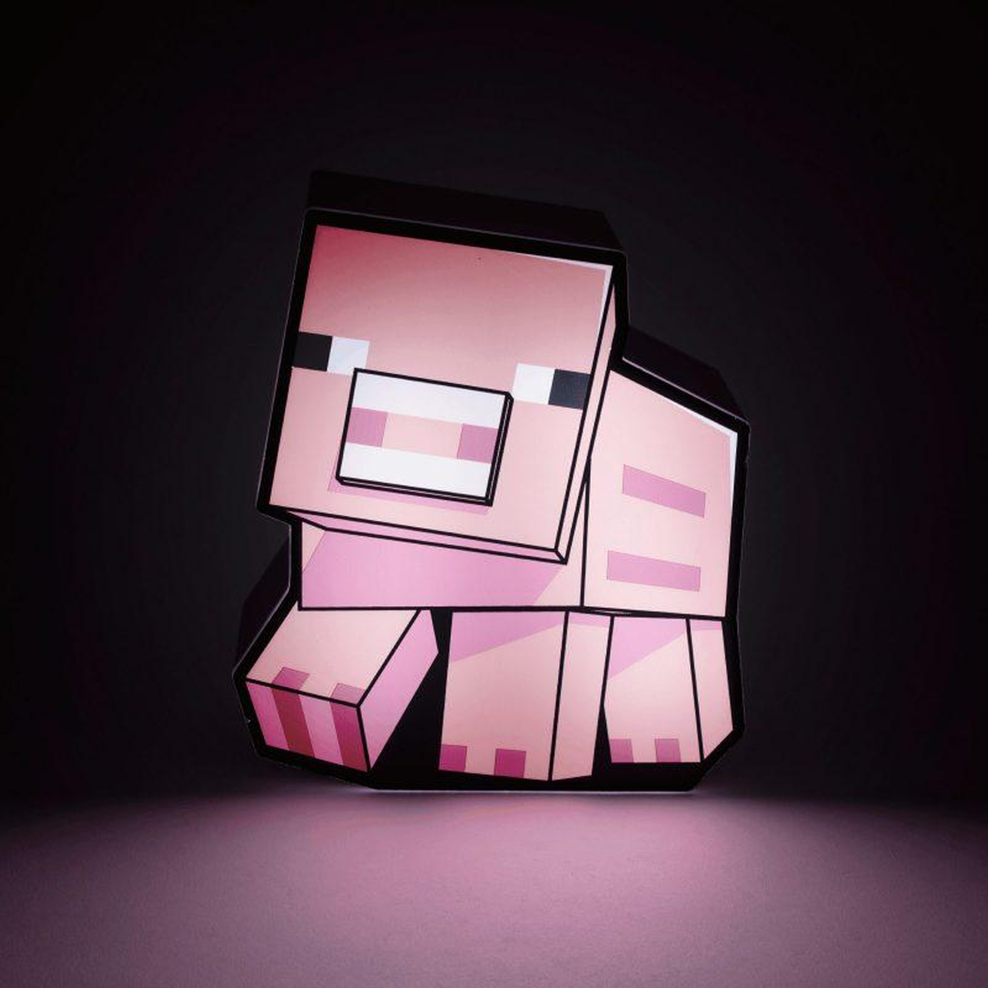 Jasnoróżowa lampka nocna świnka Minecraft z czarnymi obrysami na ciemnym tle.