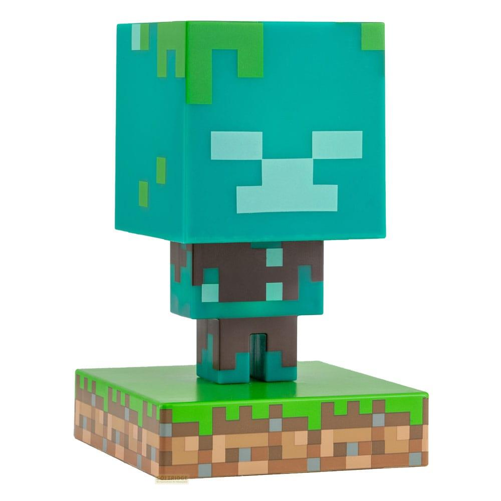 Figurka zombie Minecraft na trawiastym podłożu, szczegółowa i kanciasta.