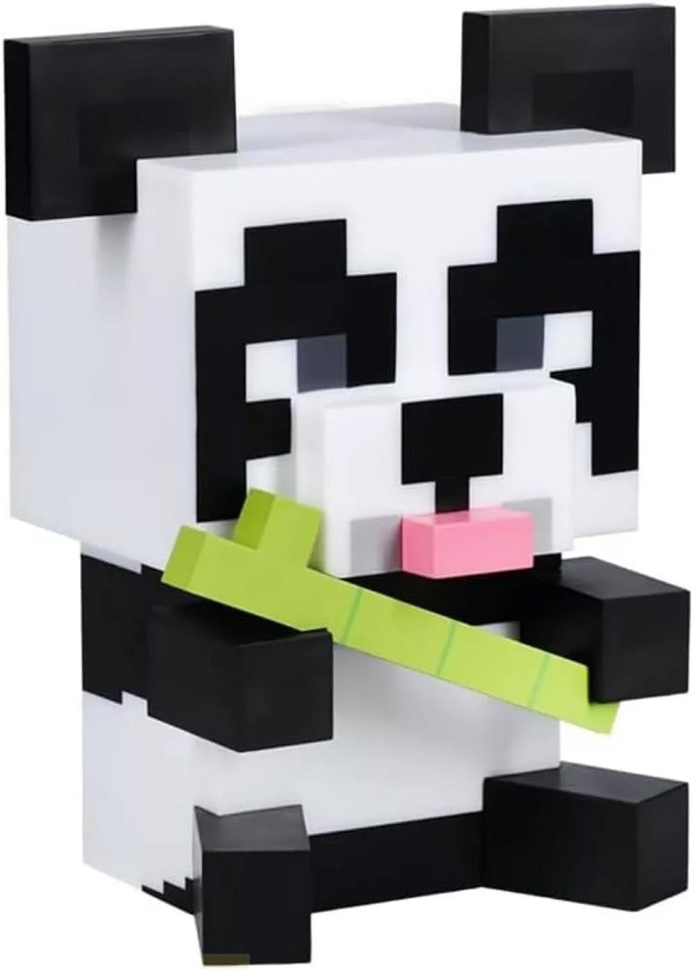 Figurka pandy Minecraft z czarnymi uszami, oczami i kończynami, trzymająca zielony bambus.