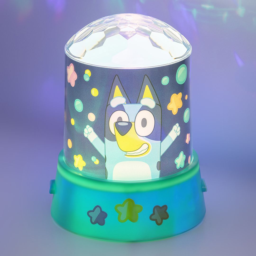 Lampa z motywem Bluey, przedstawiająca kolorowe gwiazdy i koła.