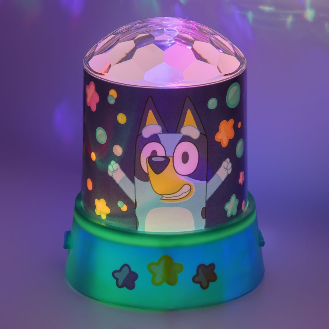 Lampa Bluey ze światłami i gwiazdami. Ma kolorowy ekran.