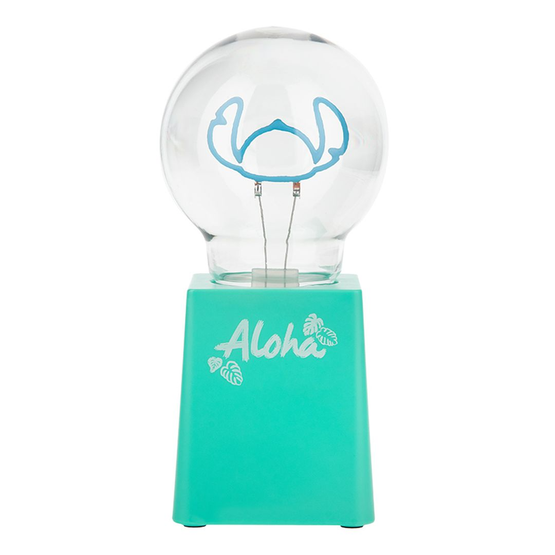 Lampa ze szklaną żarówką ze Stitchiem i turkusową podstawą z napisem 'Aloha'.