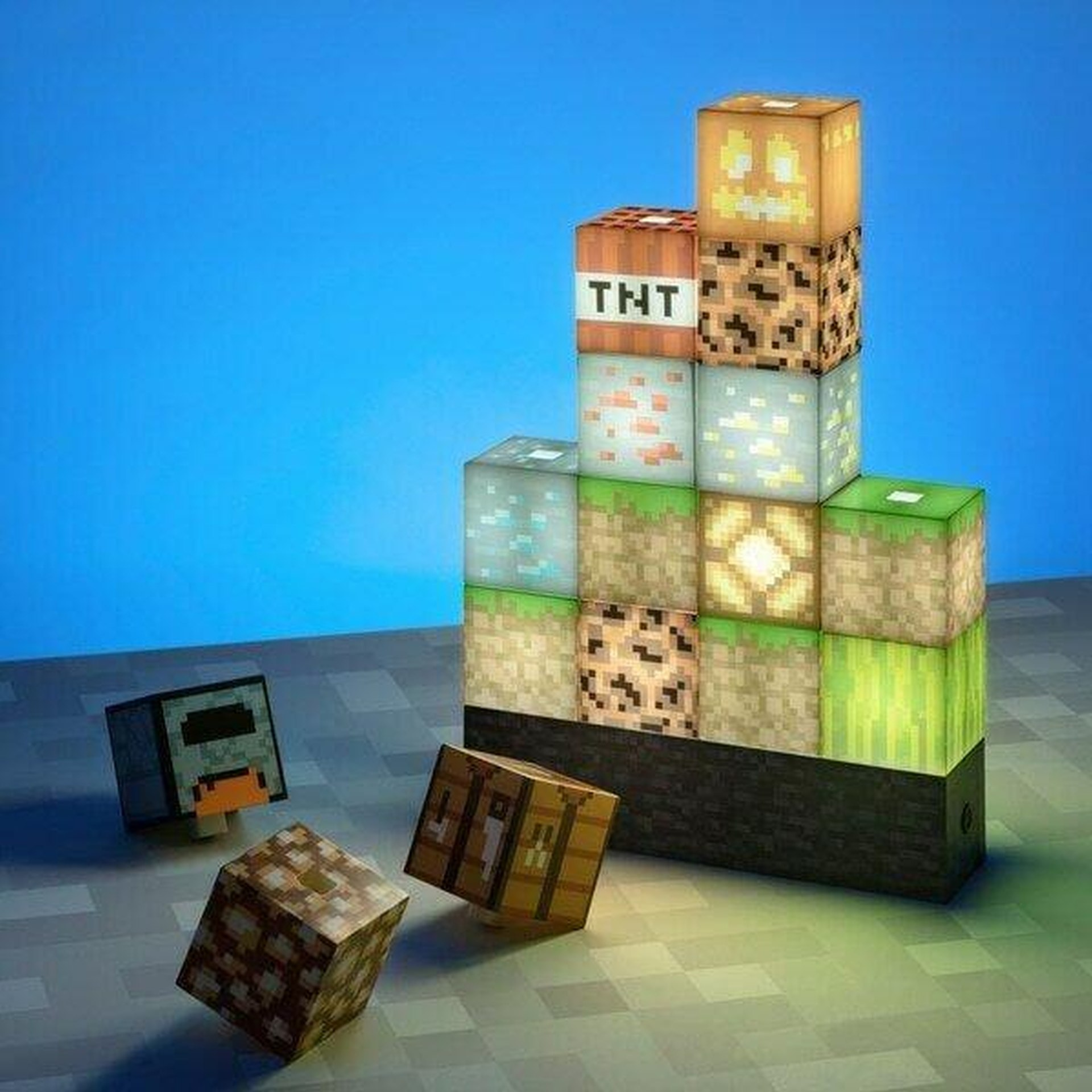 Bloki Minecraft jako lampa, z TNT, dynią i wzorem zwierzęcym.