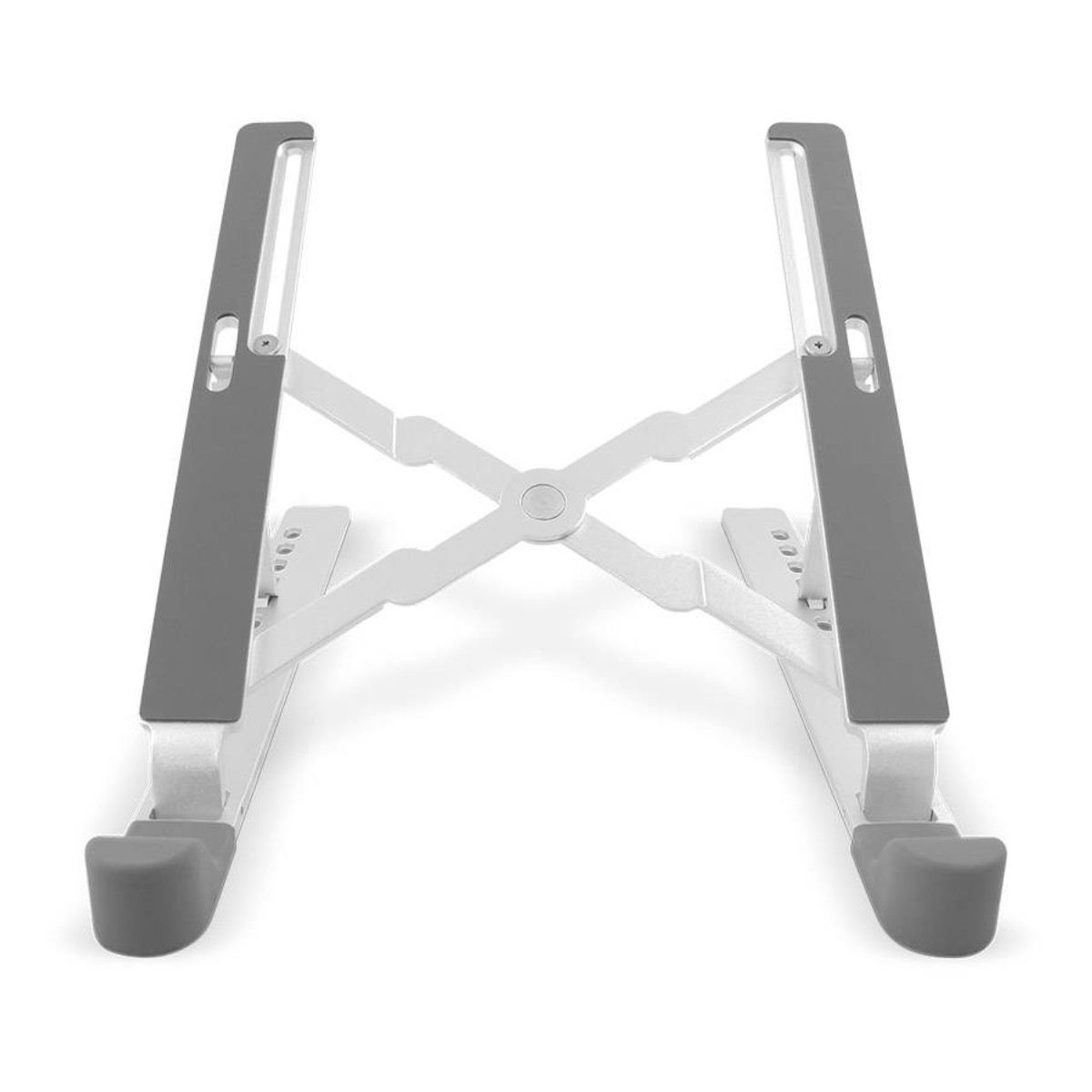Un supporto per laptop argentato con accenti grigi su sfondo bianco.