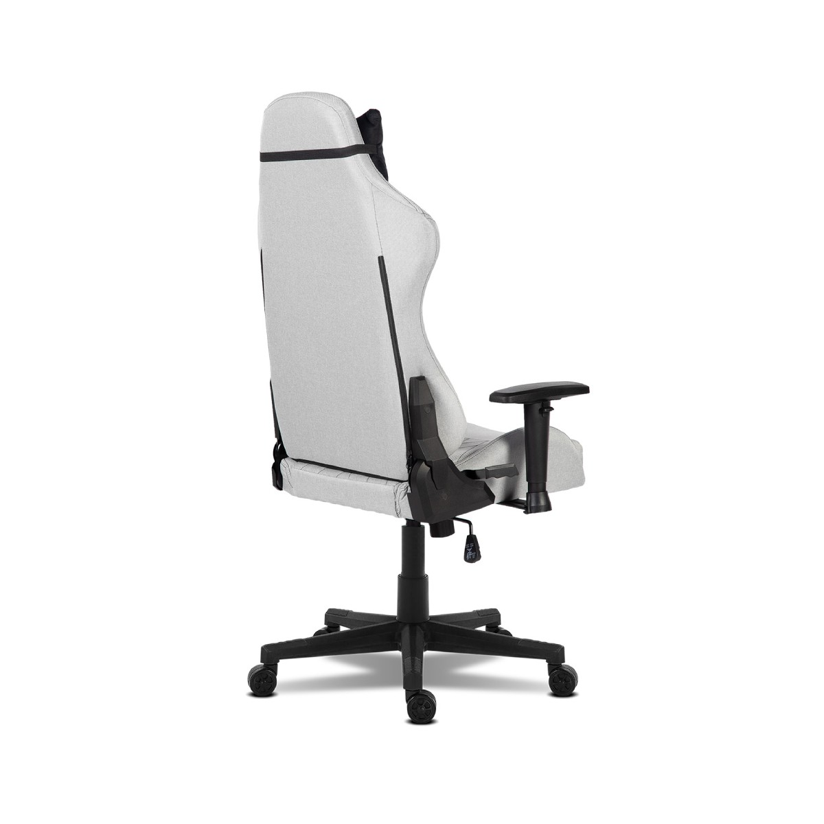 Una sedia da gaming grigio chiaro con accenti neri è mostrata di lato su sfondo bianco.