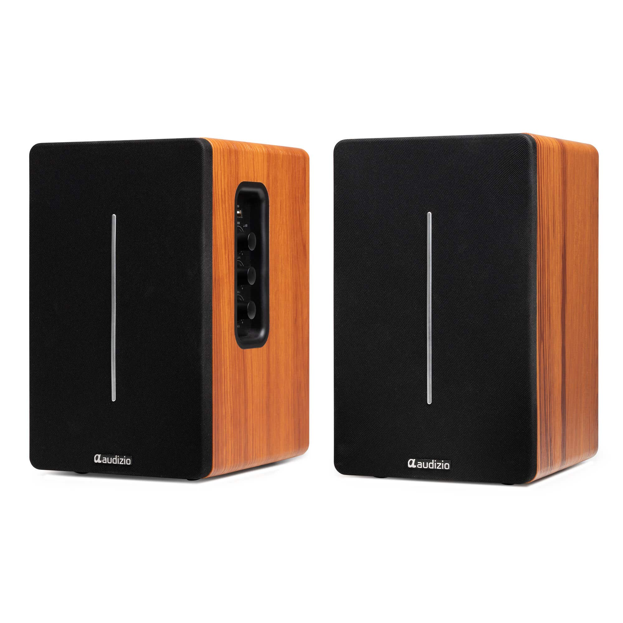 Dos altavoces negros con veta de madera y una franja plateada. Uno tiene botones de control.