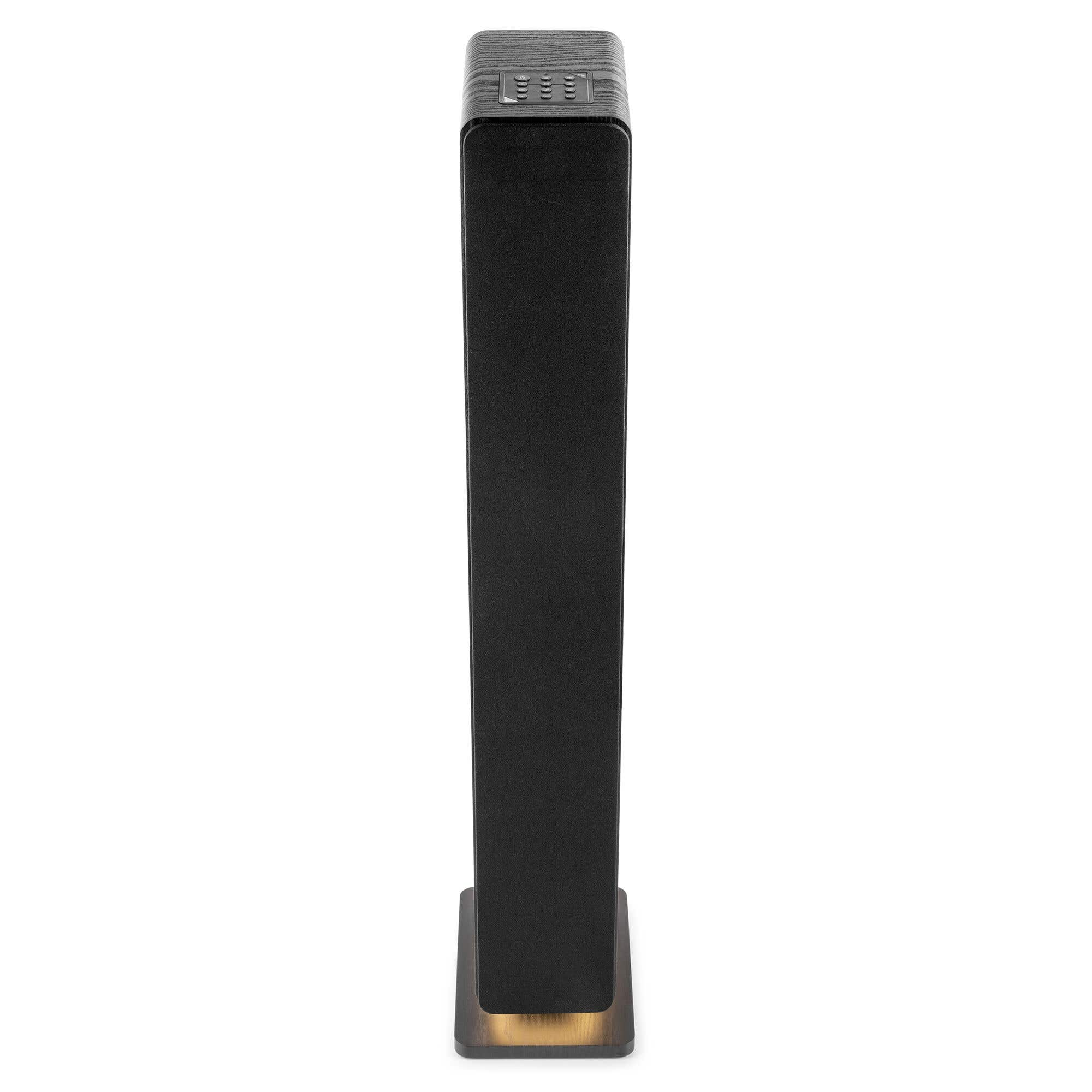Un altavoz de torre alto y negro con parte superior de madera y base iluminada.