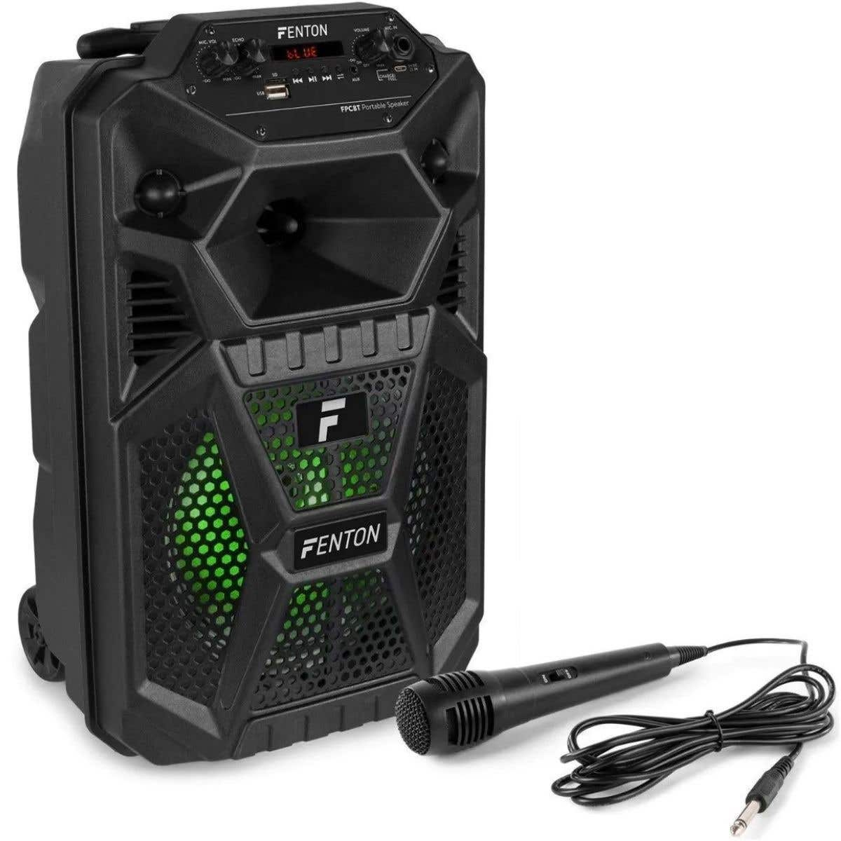 Un altavoz portátil Fenton negro con un micrófono sobre fondo blanco.