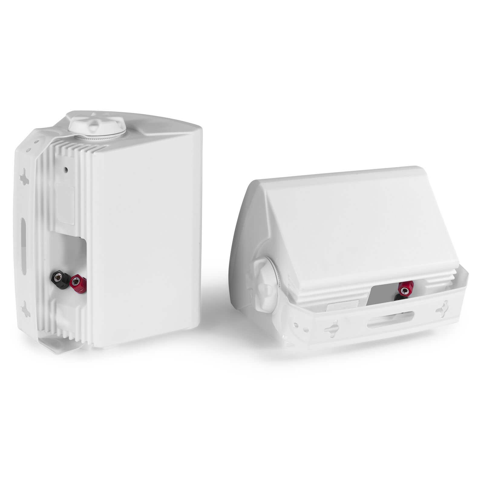 Dos altavoces blancos uno al lado del otro sobre fondo blanco.