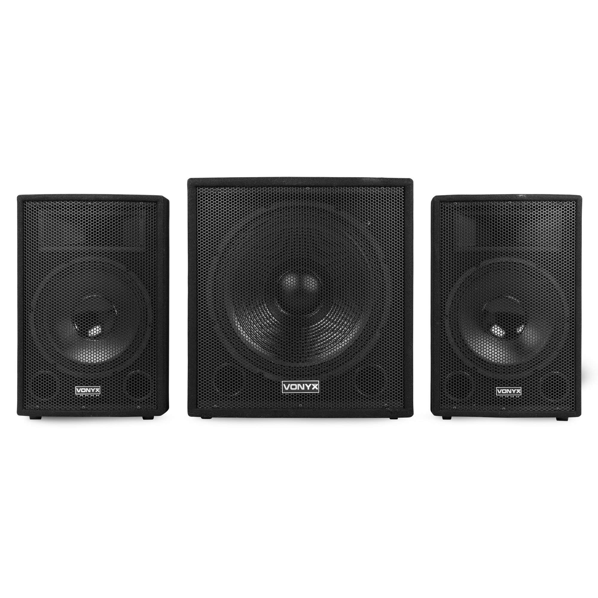 Tres altavoces Vonyx negros, con un subwoofer grande en el centro.