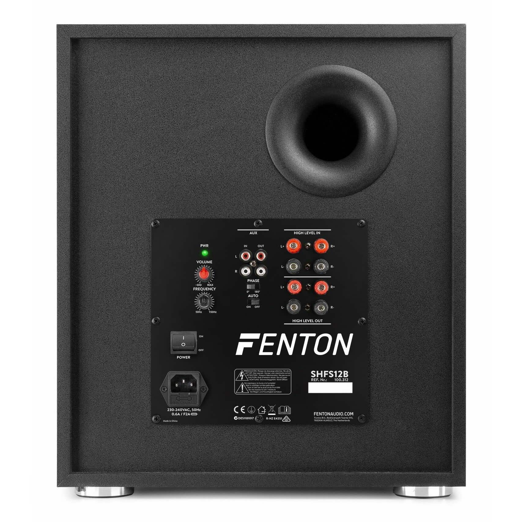 Panel trasero de un subwoofer Fenton SHFS12B negro con conexiones.