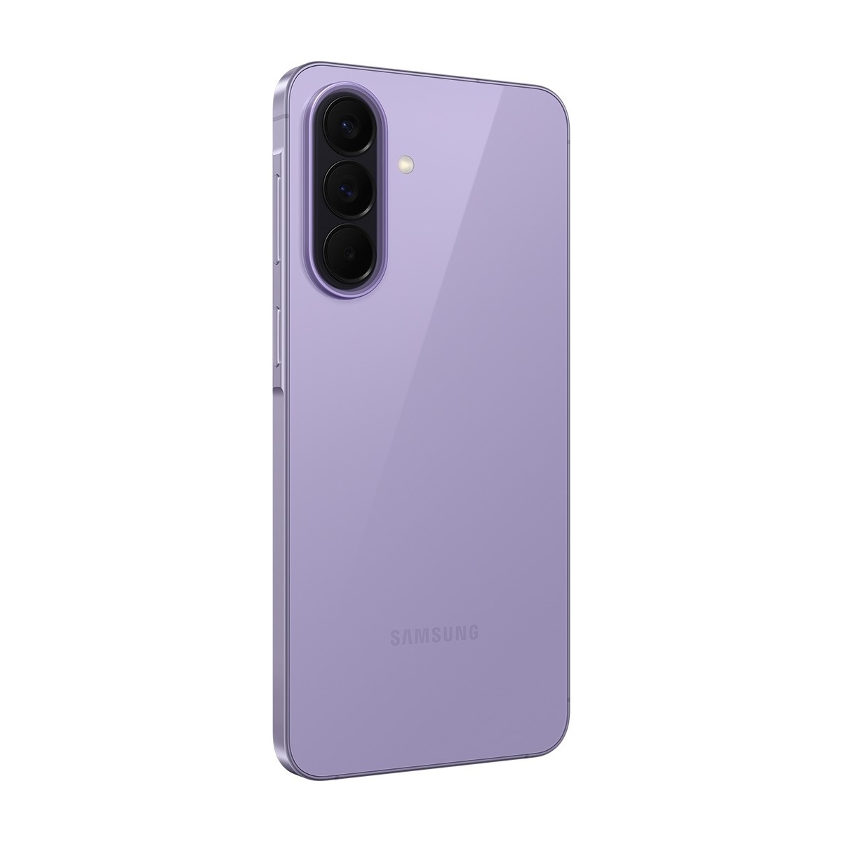 Üç arka kamerası olan mor Samsung akıllı telefon, beyaz arka planda.