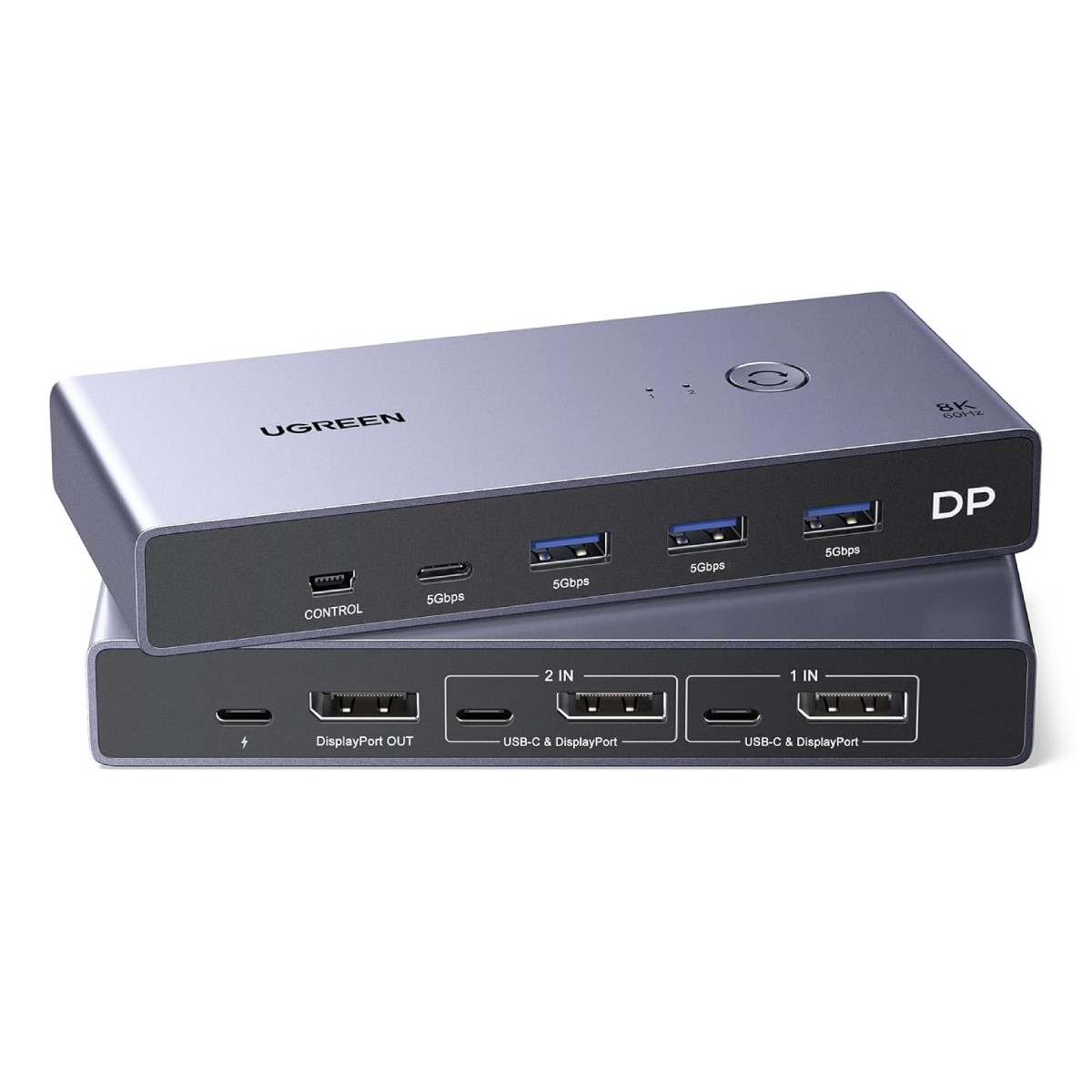 Due hub USB-C UGREEN argentati impilati. Quello superiore ha 4 porte USB-A e 1 porta USB-C.