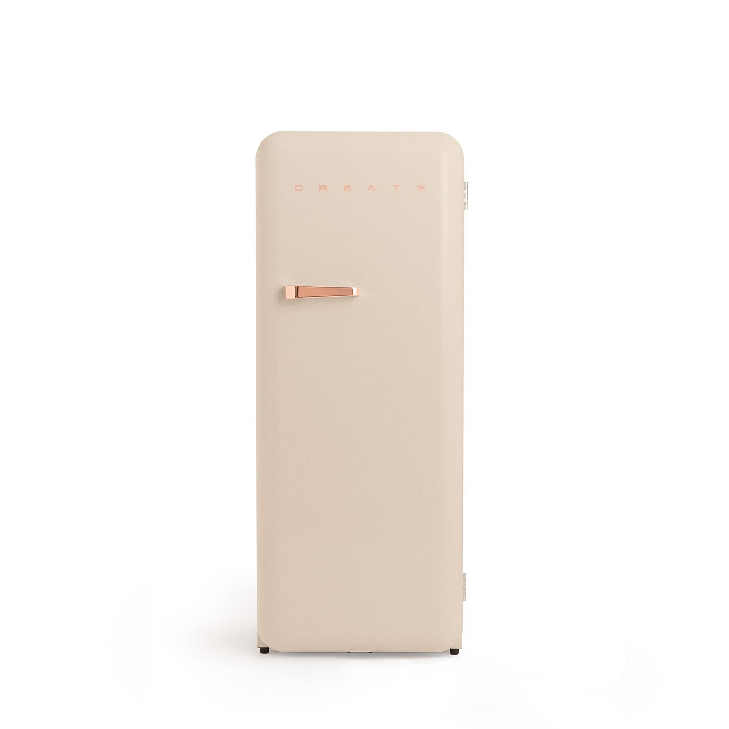 Un refrigerador color crema con un tirador de cobre y la palabra CREATE.