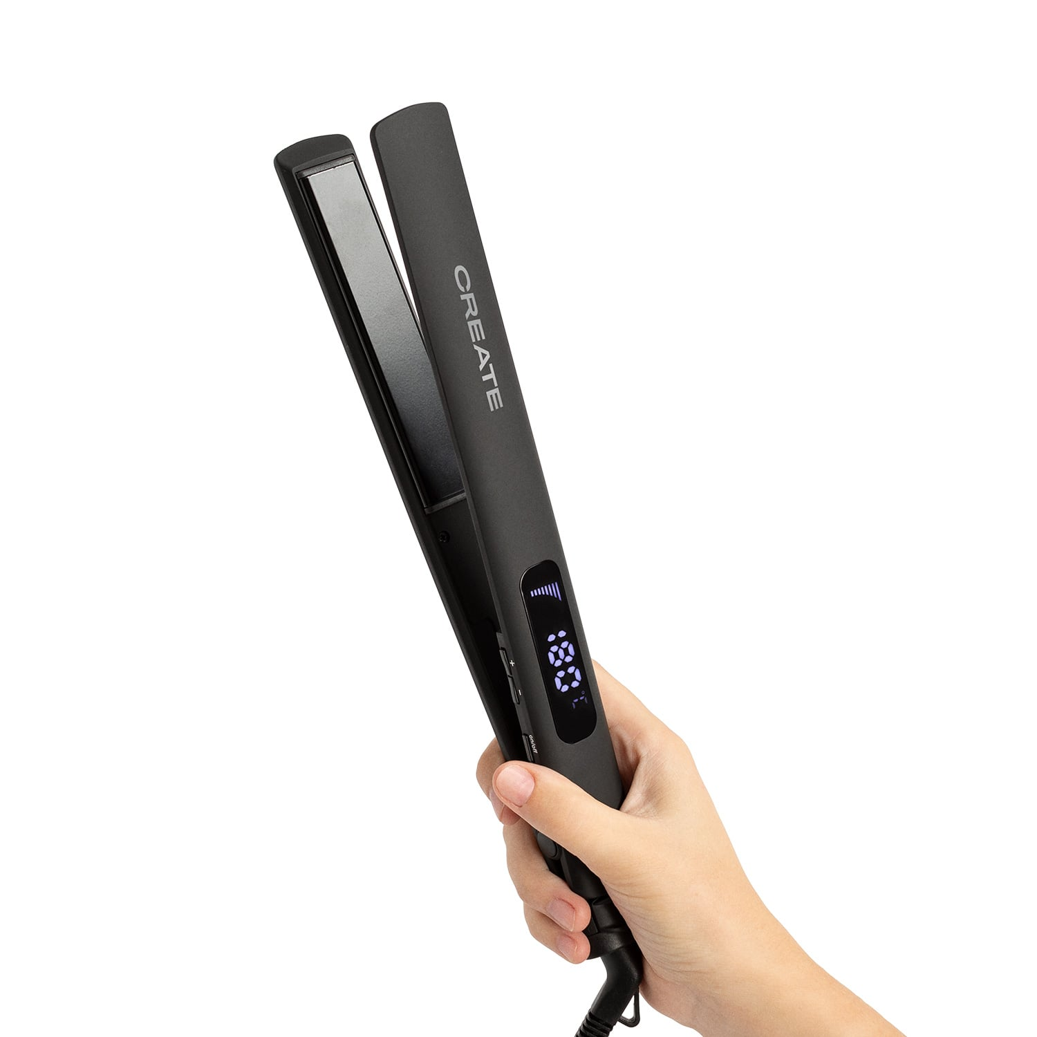 Una mano sostiene una plancha de pelo negra con pantalla digital.