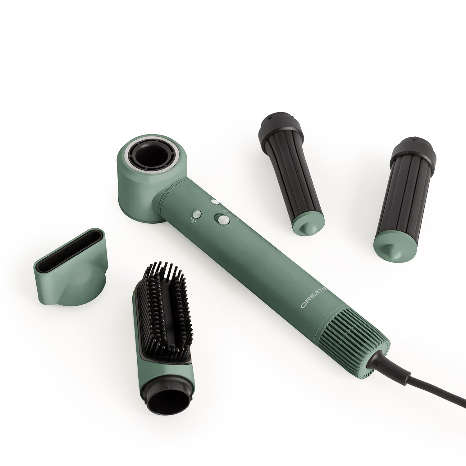 Un secador de pelo verde con accesorios sobre fondo blanco.