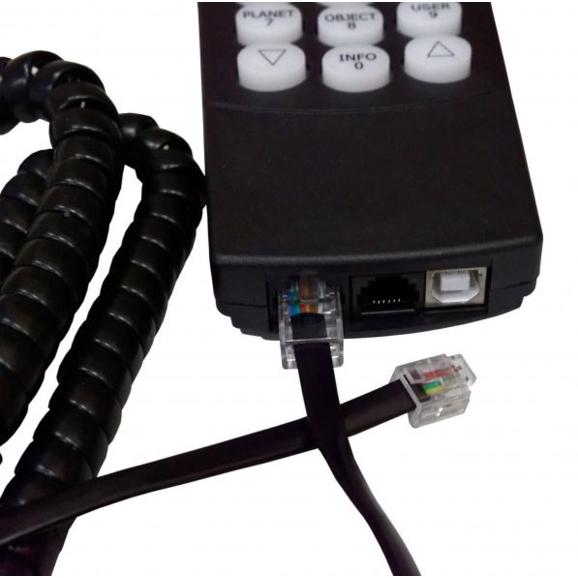 Schwarzes Spiral- und flaches Kabel, das an ein schwarzes Gerät mit weißen Tasten angeschlossen ist.
