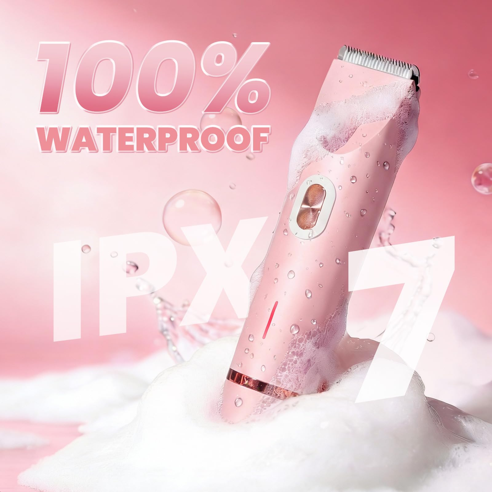 Ein rosa wasserdichter Haarschneider mit Schaum und Wassertropfen.