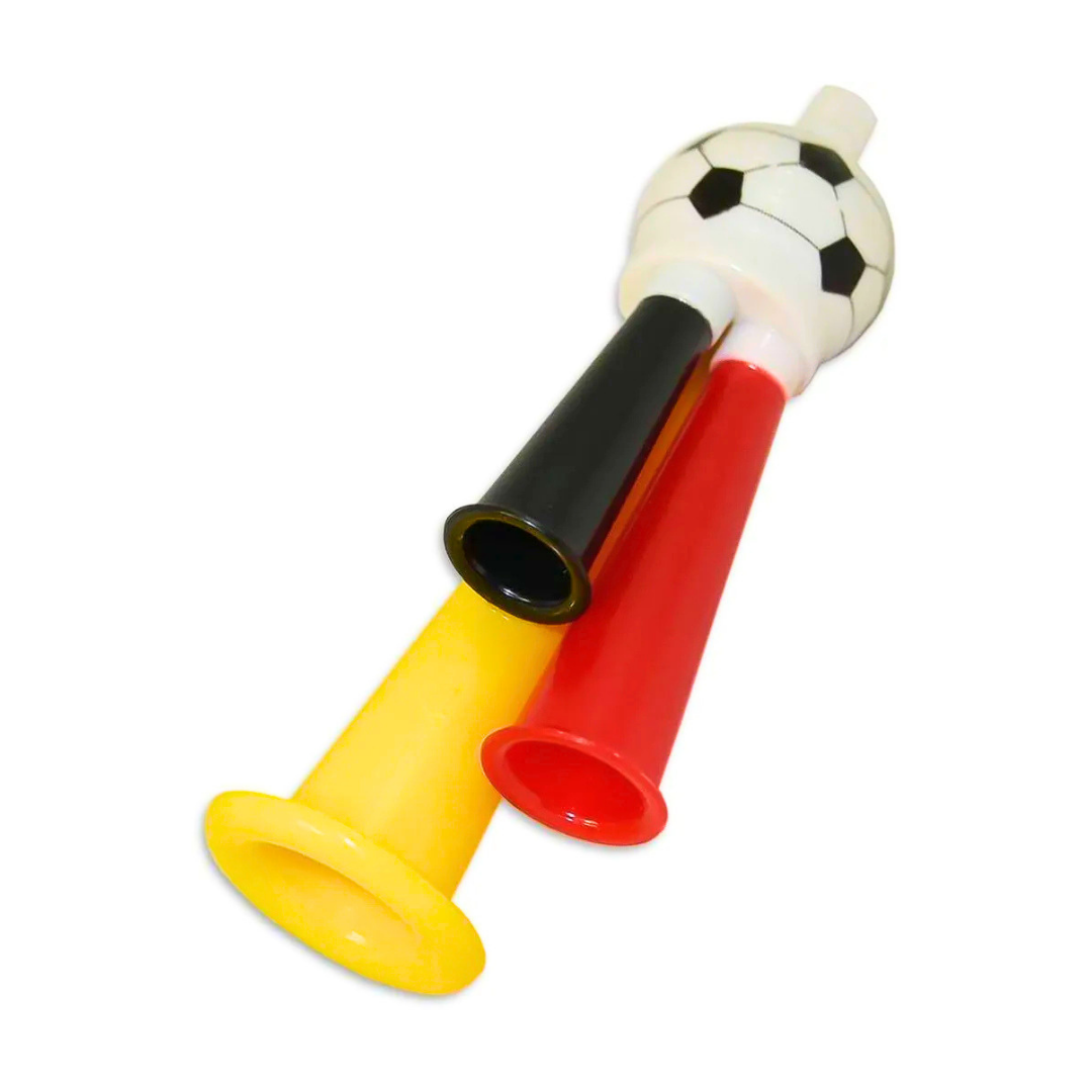Fußball-Fan-Tröte in Schwarz, Rot und Gelb mit Fußballmotiv.
